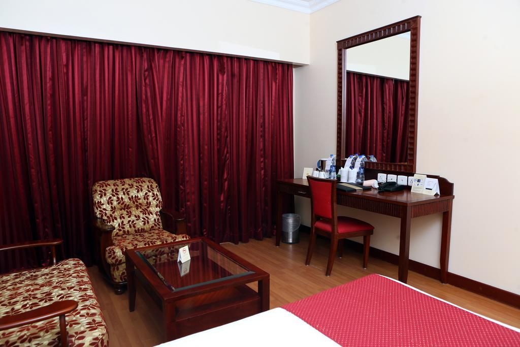 Joys Palace Hotel Thrissur Екстериор снимка