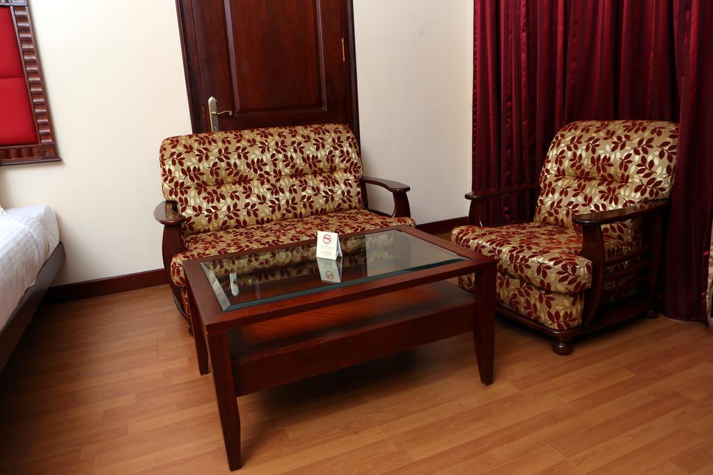 Joys Palace Hotel Thrissur Екстериор снимка