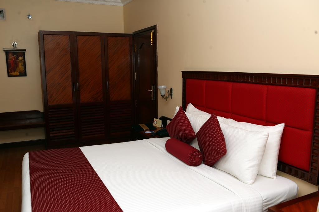 Joys Palace Hotel Thrissur Екстериор снимка