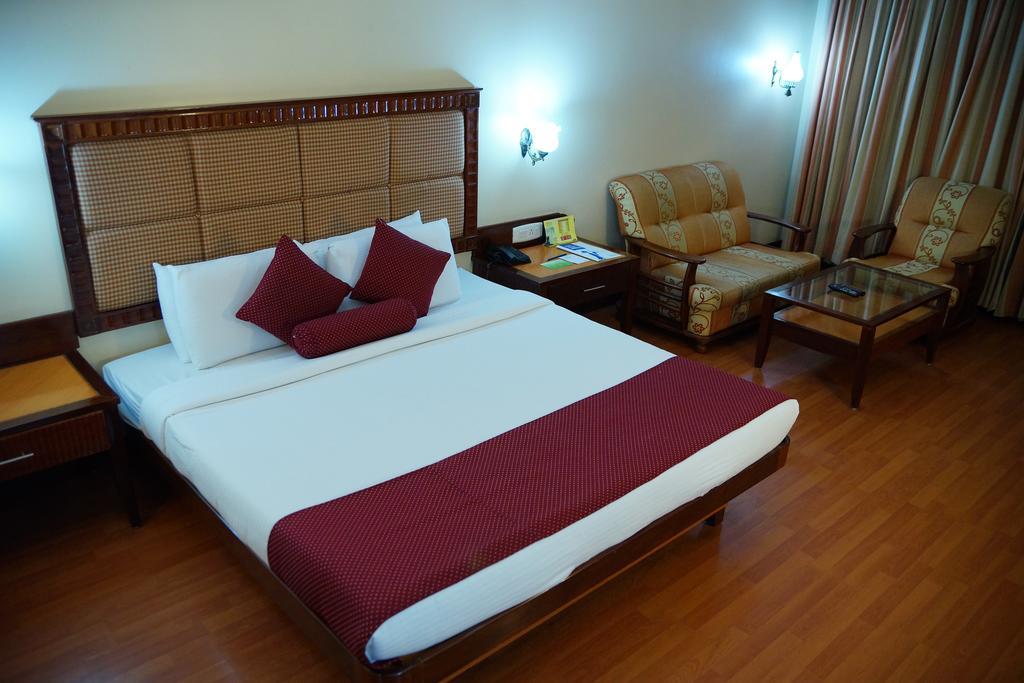 Joys Palace Hotel Thrissur Екстериор снимка