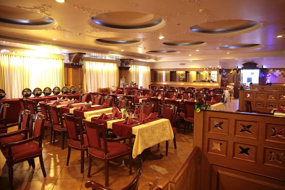 Joys Palace Hotel Thrissur Екстериор снимка