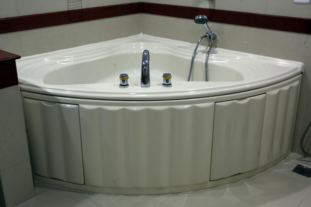 Joys Palace Hotel Thrissur Екстериор снимка