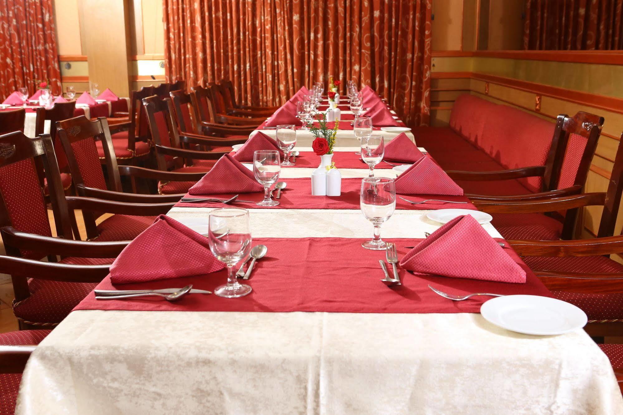 Joys Palace Hotel Thrissur Екстериор снимка