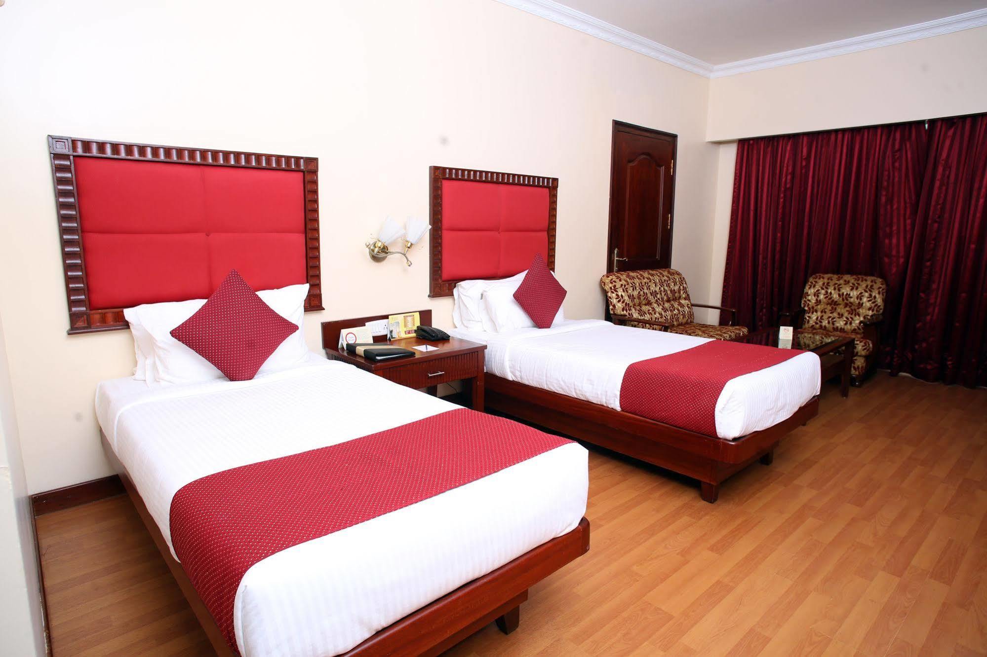 Joys Palace Hotel Thrissur Екстериор снимка