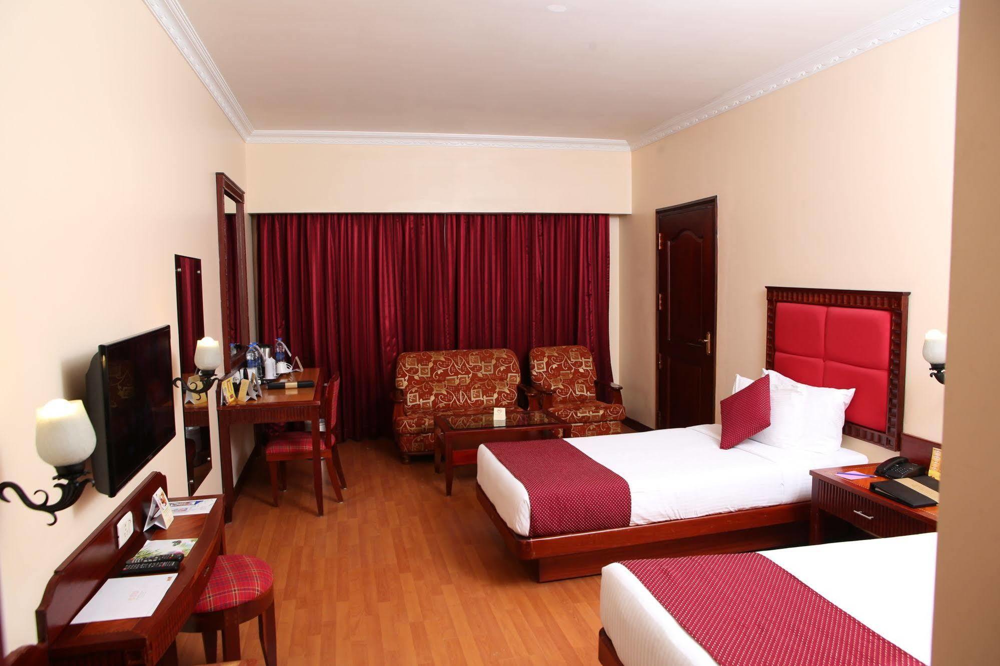 Joys Palace Hotel Thrissur Екстериор снимка