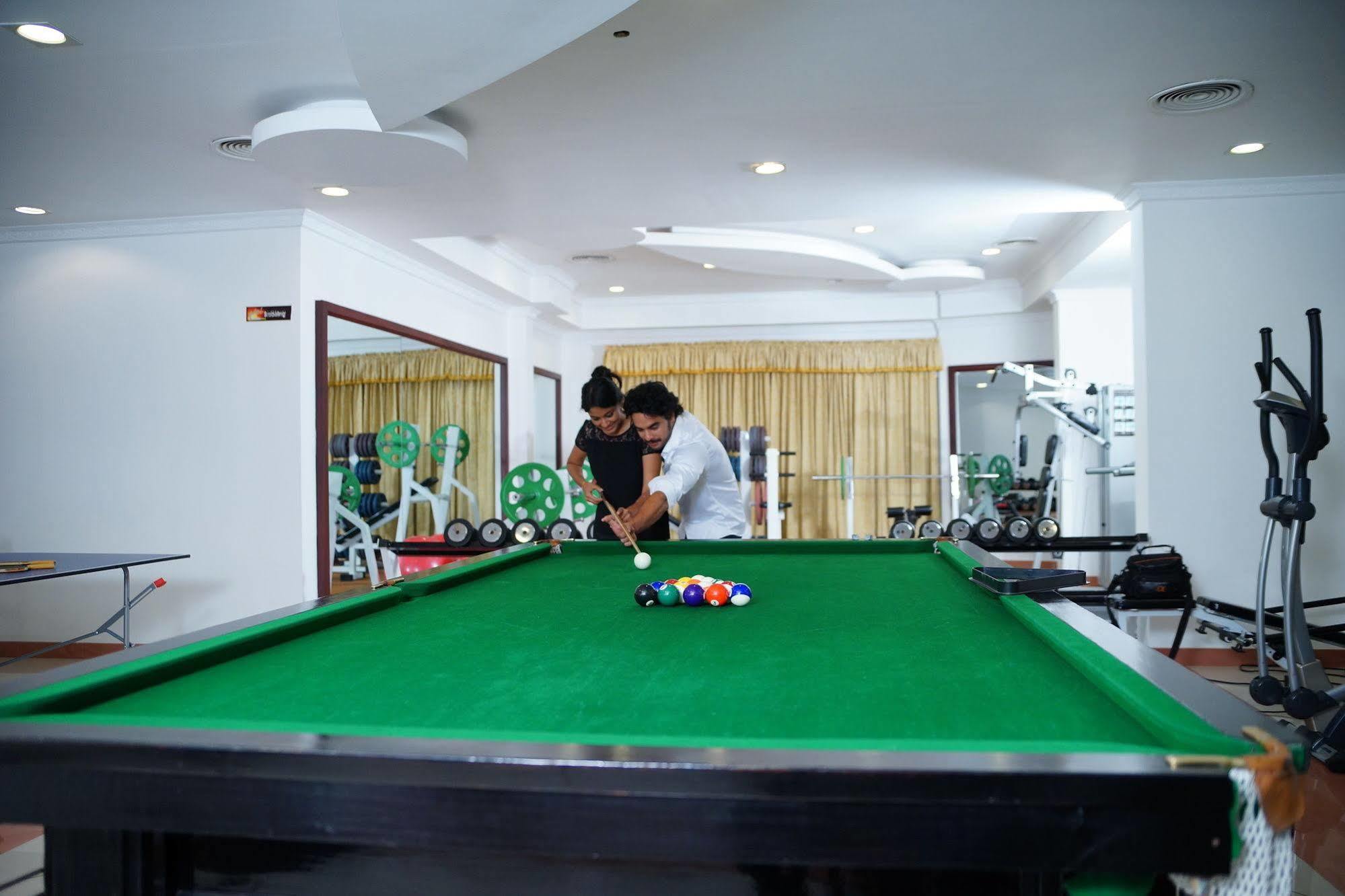 Joys Palace Hotel Thrissur Екстериор снимка