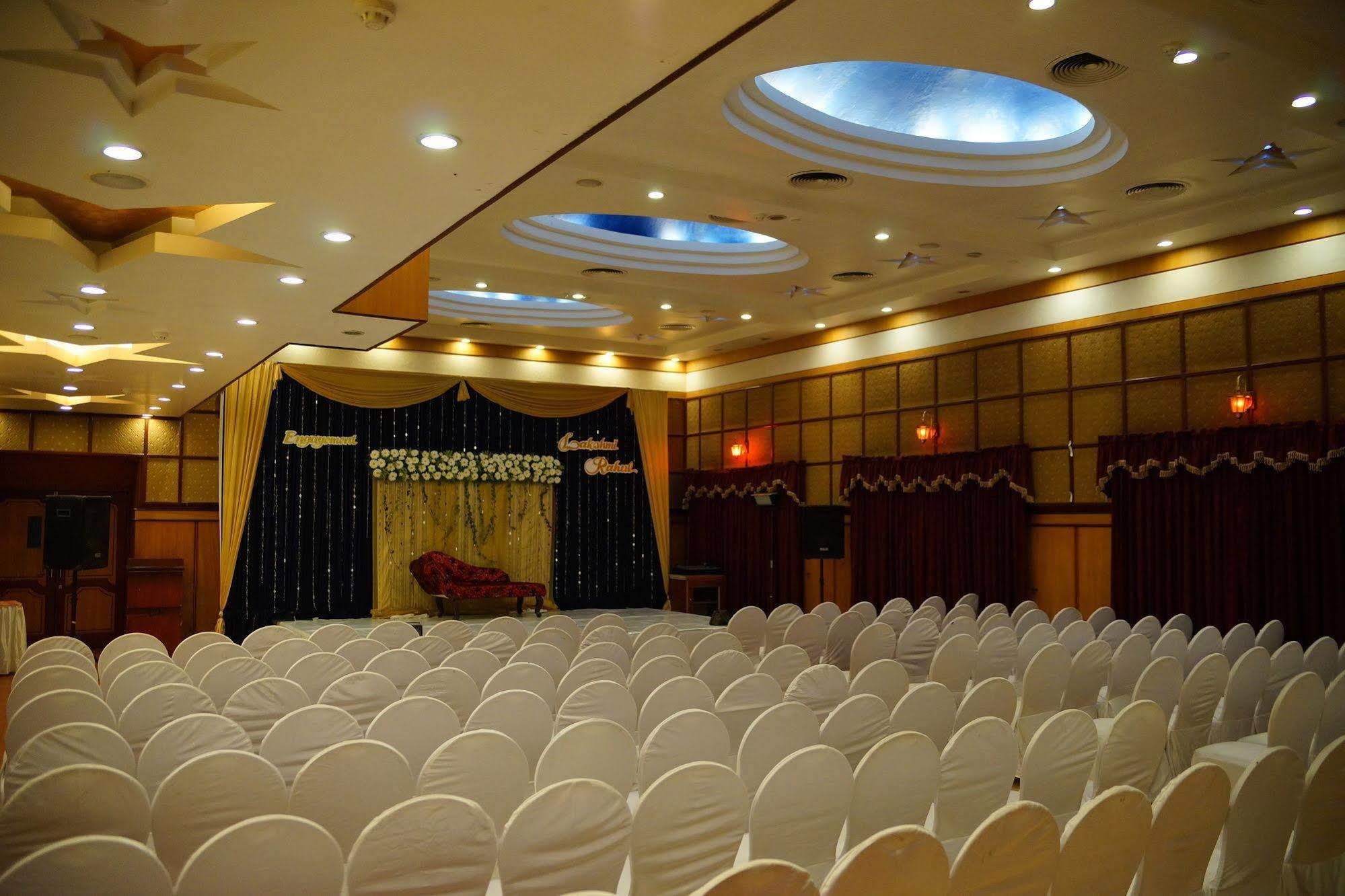 Joys Palace Hotel Thrissur Екстериор снимка