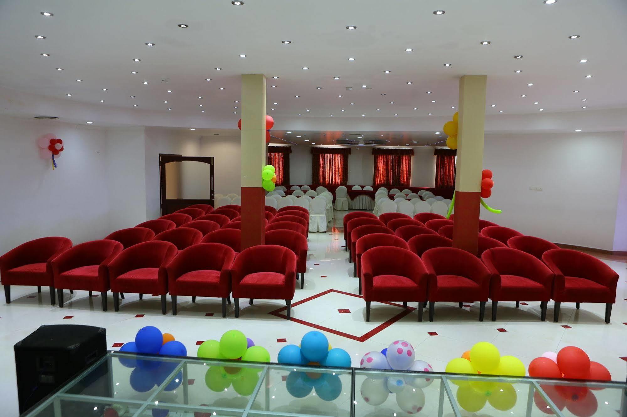 Joys Palace Hotel Thrissur Екстериор снимка