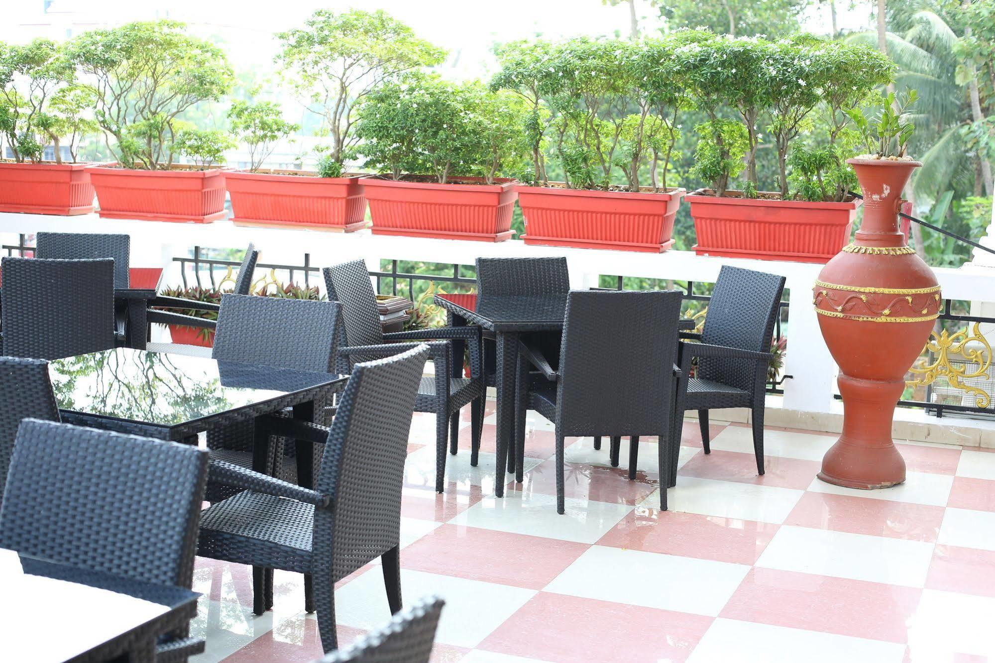 Joys Palace Hotel Thrissur Екстериор снимка
