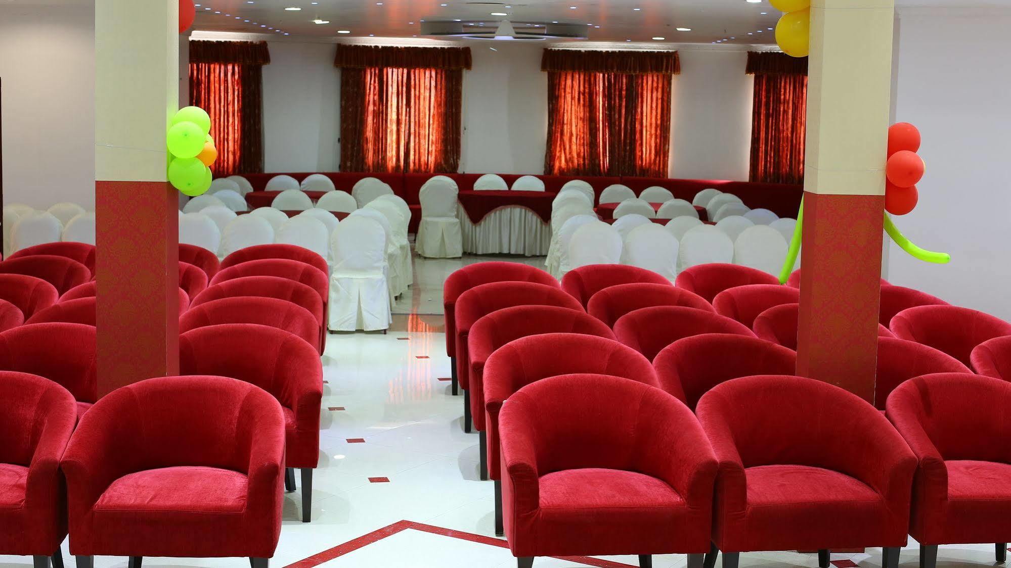 Joys Palace Hotel Thrissur Екстериор снимка