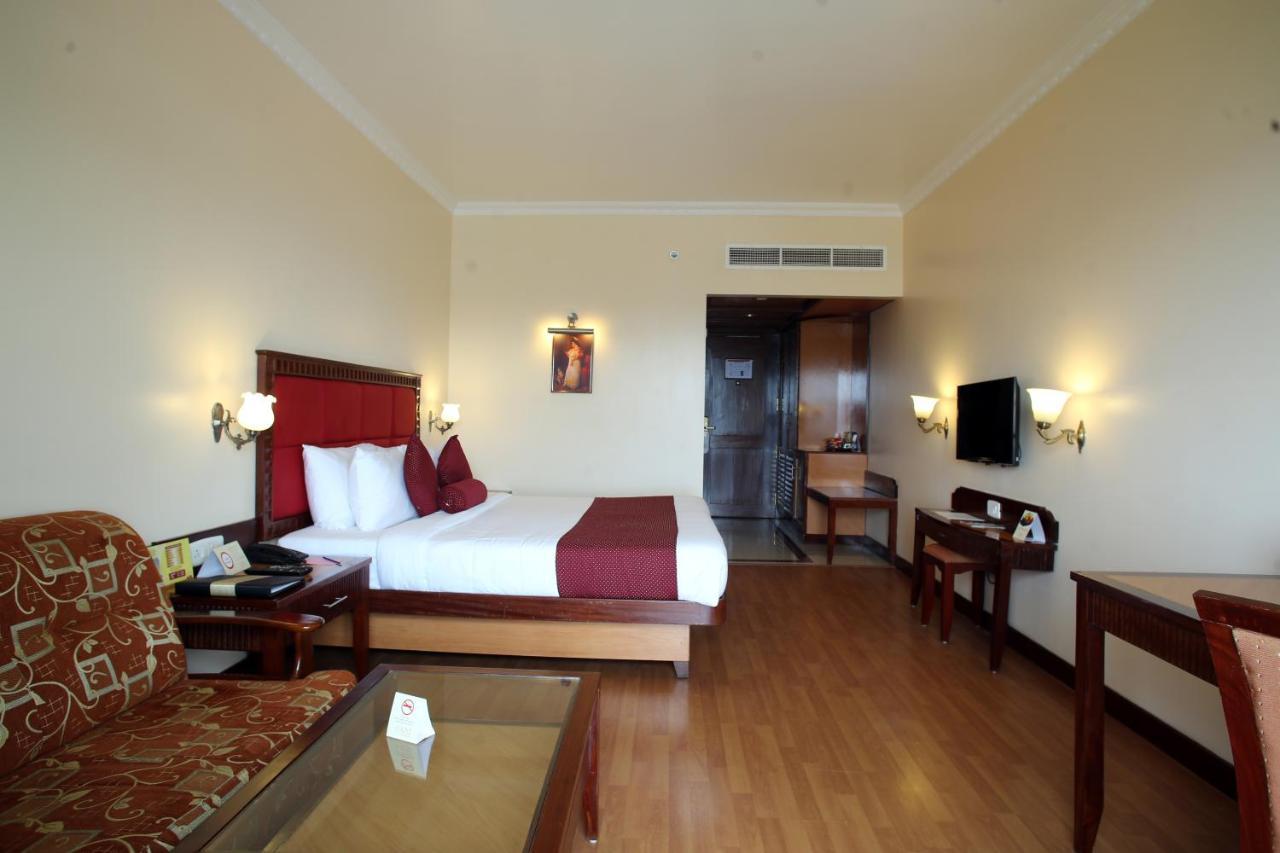 Joys Palace Hotel Thrissur Екстериор снимка