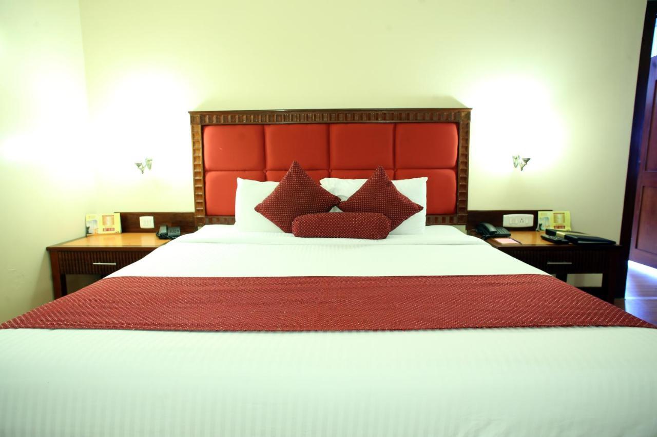 Joys Palace Hotel Thrissur Екстериор снимка
