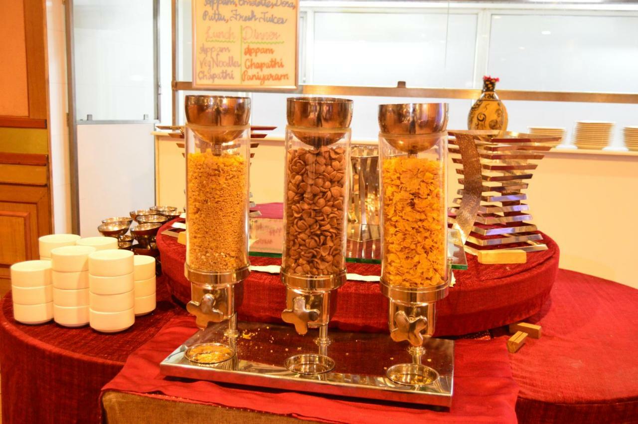 Joys Palace Hotel Thrissur Екстериор снимка